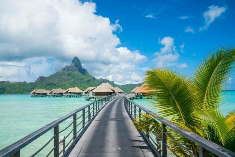 Maldives vs Bora Bora - The Best Guide for Couples and Newlyweds 2023 ...