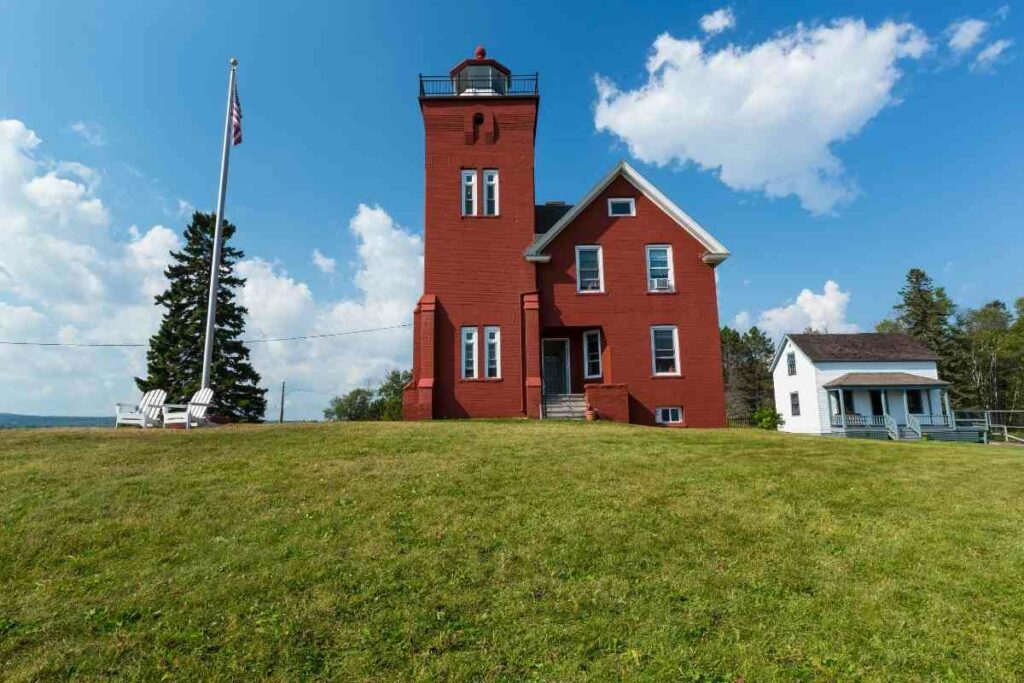 Two Harbors lighthouse museum facts