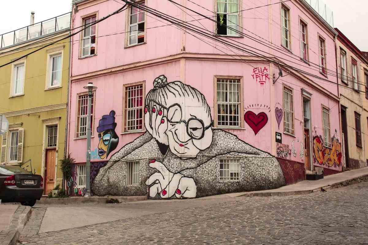 Valparaiso Offbeat Walking and Graffiti Tours