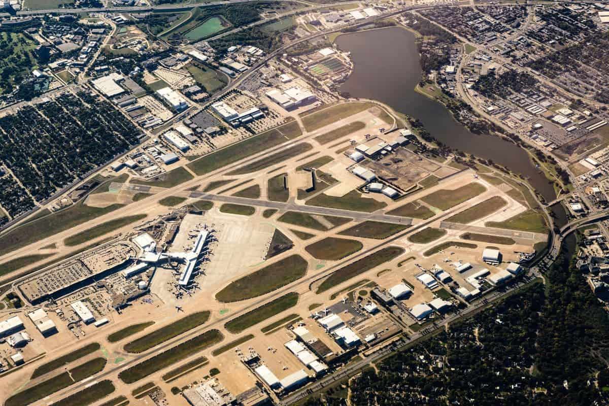 Top 10 Airports With The Most Runways In The World