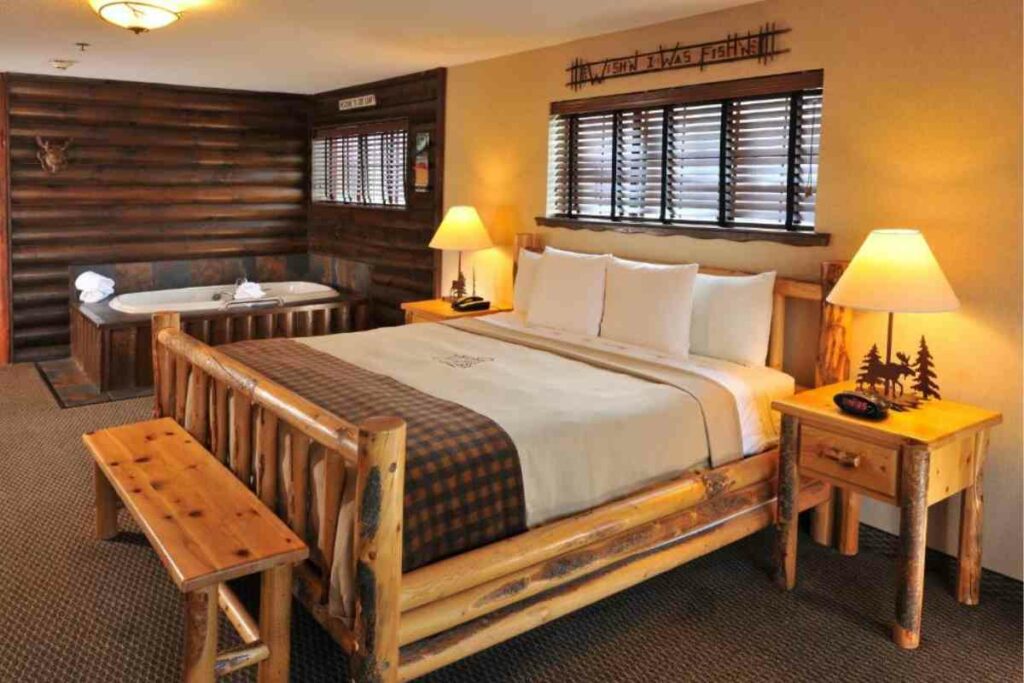 travel themed hotel rooms