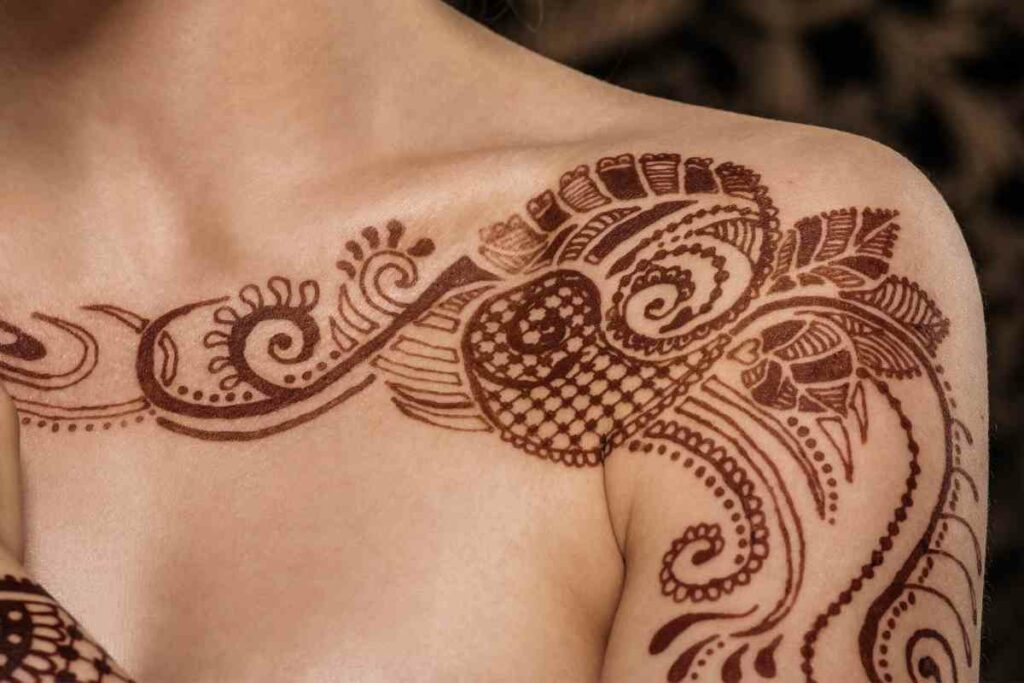 Henna semi-permanent tattoo in Mombasa