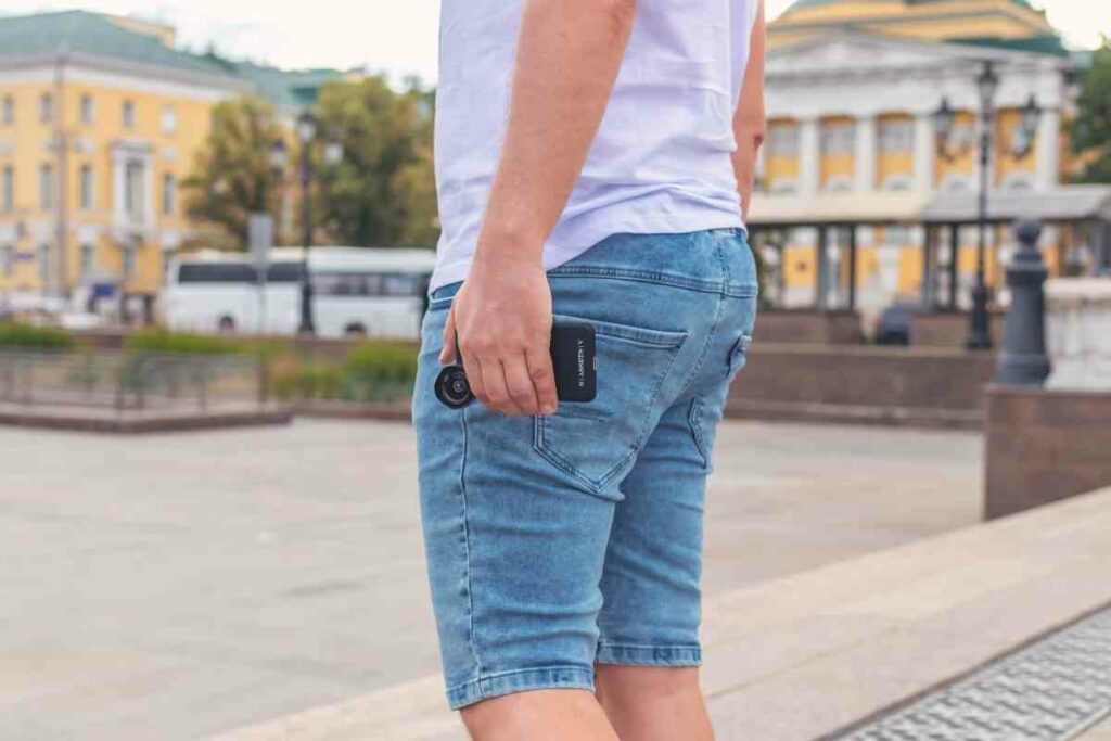 Italian men do wear shorts when hot
