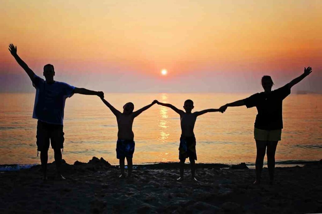 Taking Sunset beach family photo advice
