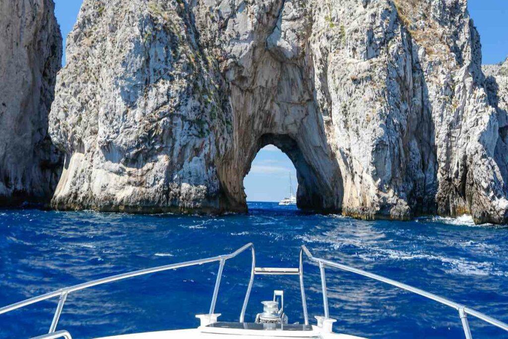 Boat ride around Capri island