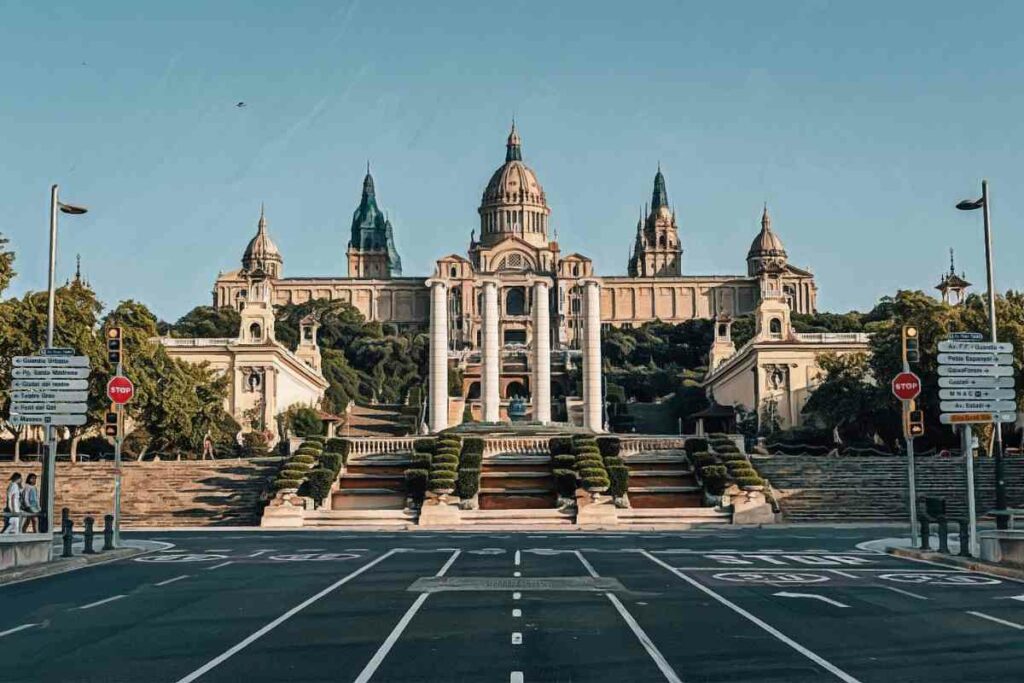 Barcelona Itinerary in 4 day guide