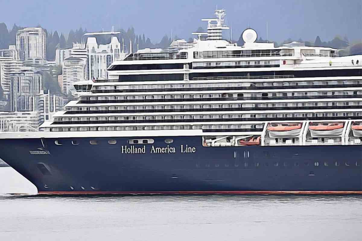 News Holland America Line to Offer Cruise to Arctic Circle