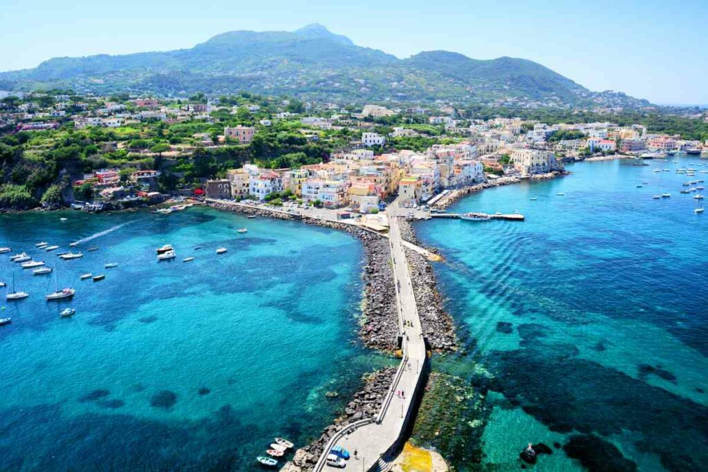 Tips for visiting the beaches in Ischia family and couples