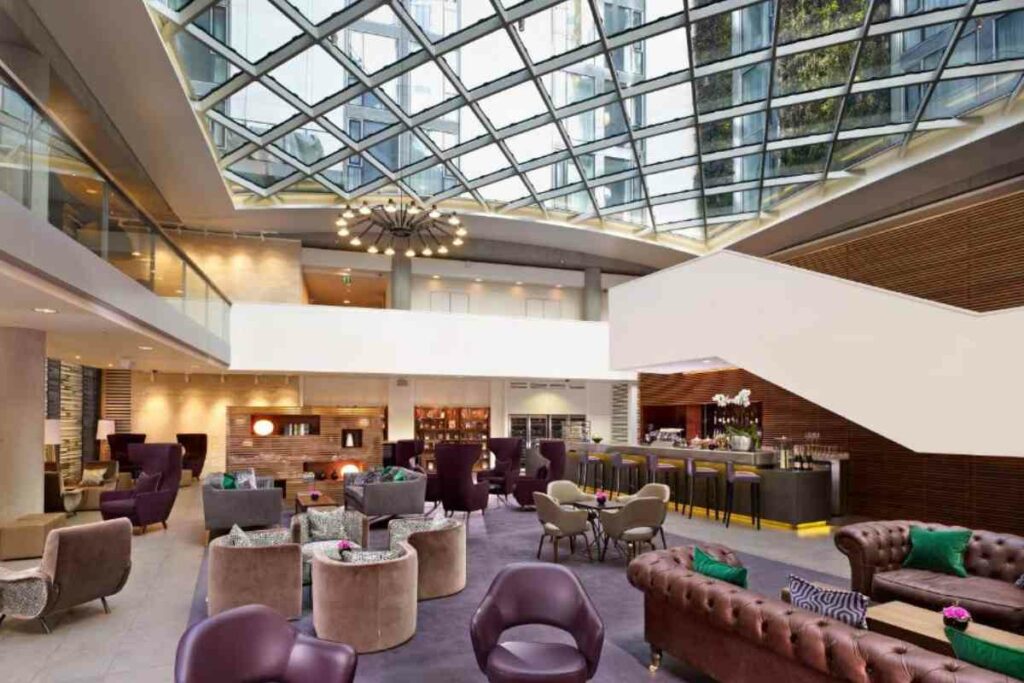 @booking.com DoubleTree by Hilton Hotel London