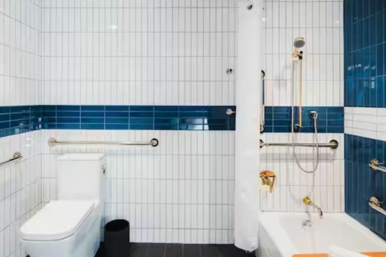 10 Best Hotels With Bathtubs In New York (August 2024)