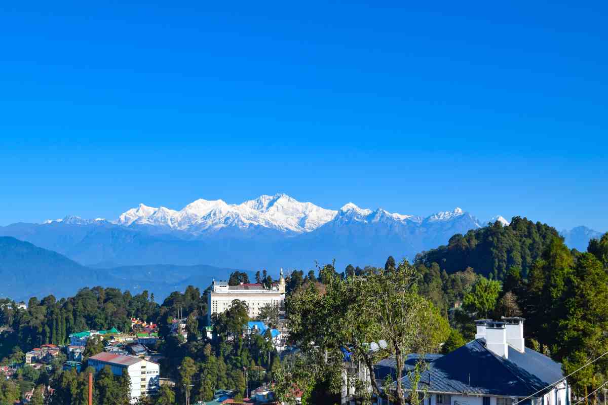 Best Time to Visit Darjeeling (Weather, Festivals & More)