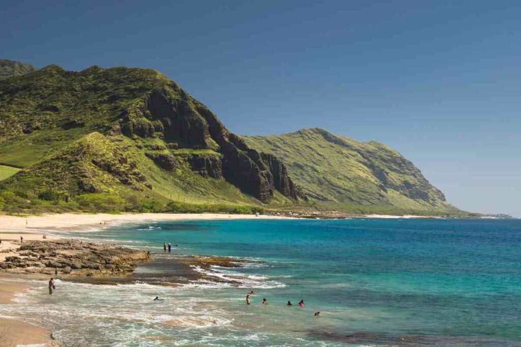 Ka’ena Point State Park beach in Oahu for snorkeling