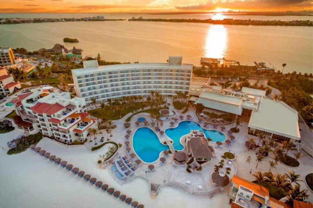 @booking.com Grand Park Royal Cancun