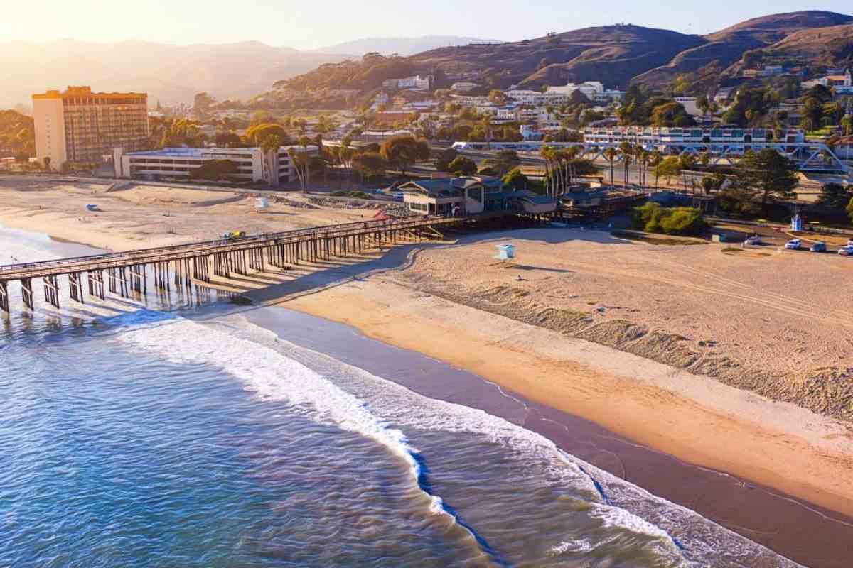 4 Best Beaches In Ventura (Experience Sun, Sand & Surfing)