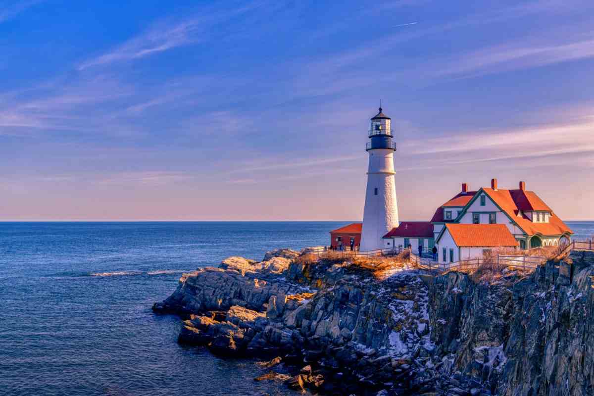 Lighthouse Holidays Guide (Can You Rent a Lighthouse?)
