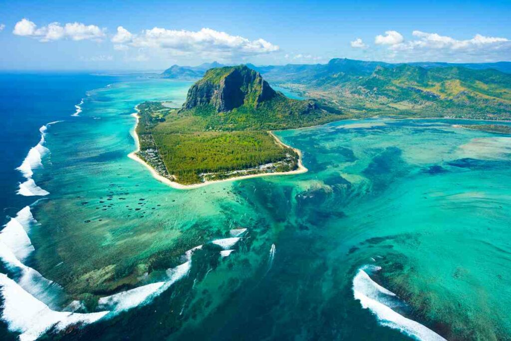 Underwater waterfall Mauritius 
