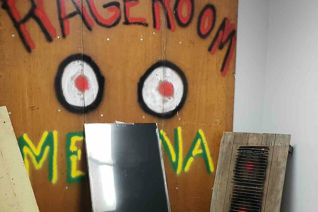 Rage Room Medina + Axe Throwing