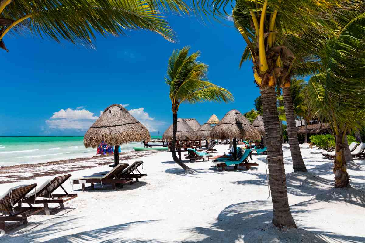 4 Best Beaches In Holbox, Mexico (The Perfect Beach Getaway)