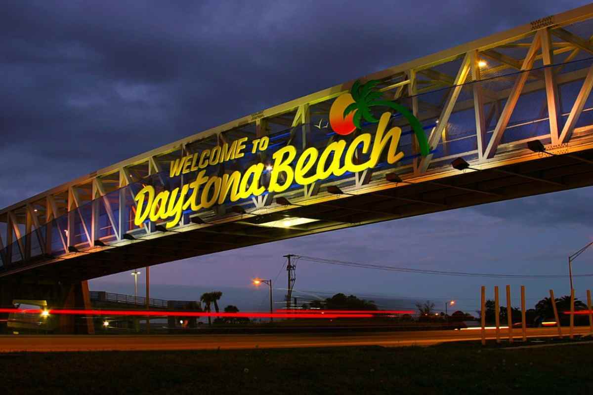 Why Is Daytona Beach So Famous? (Racing, Nightlife & More)