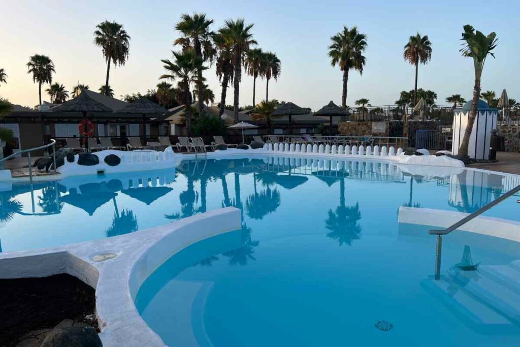 Caybeach Princess hotel pool