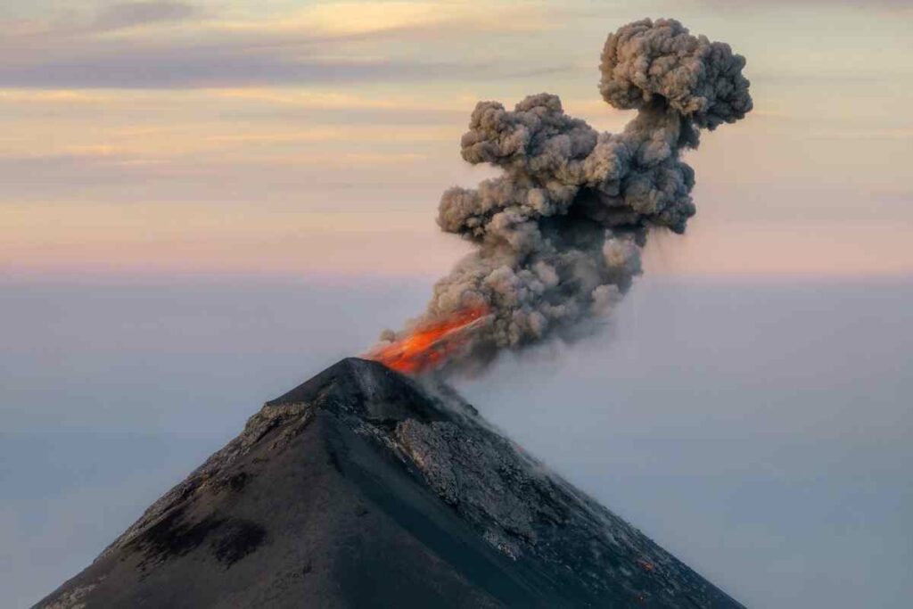 Eruption Acatenango volcano