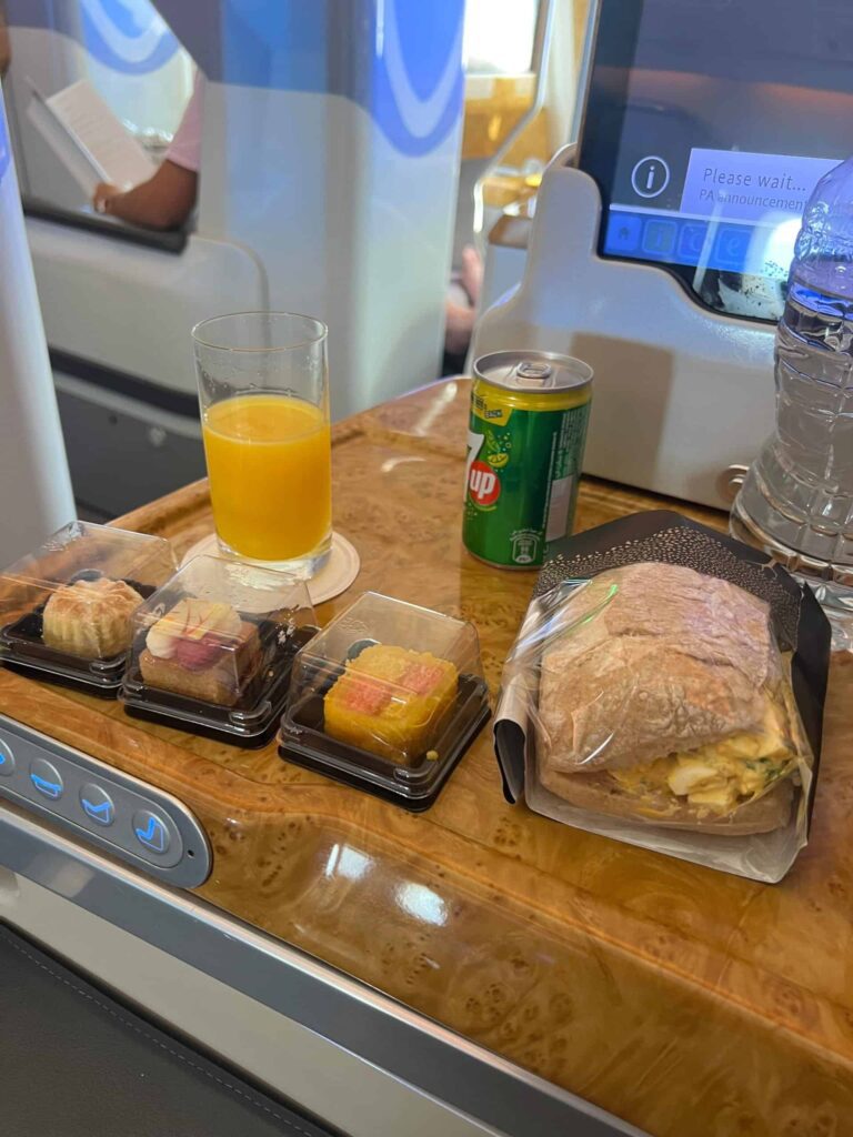 food onboard emirates flight