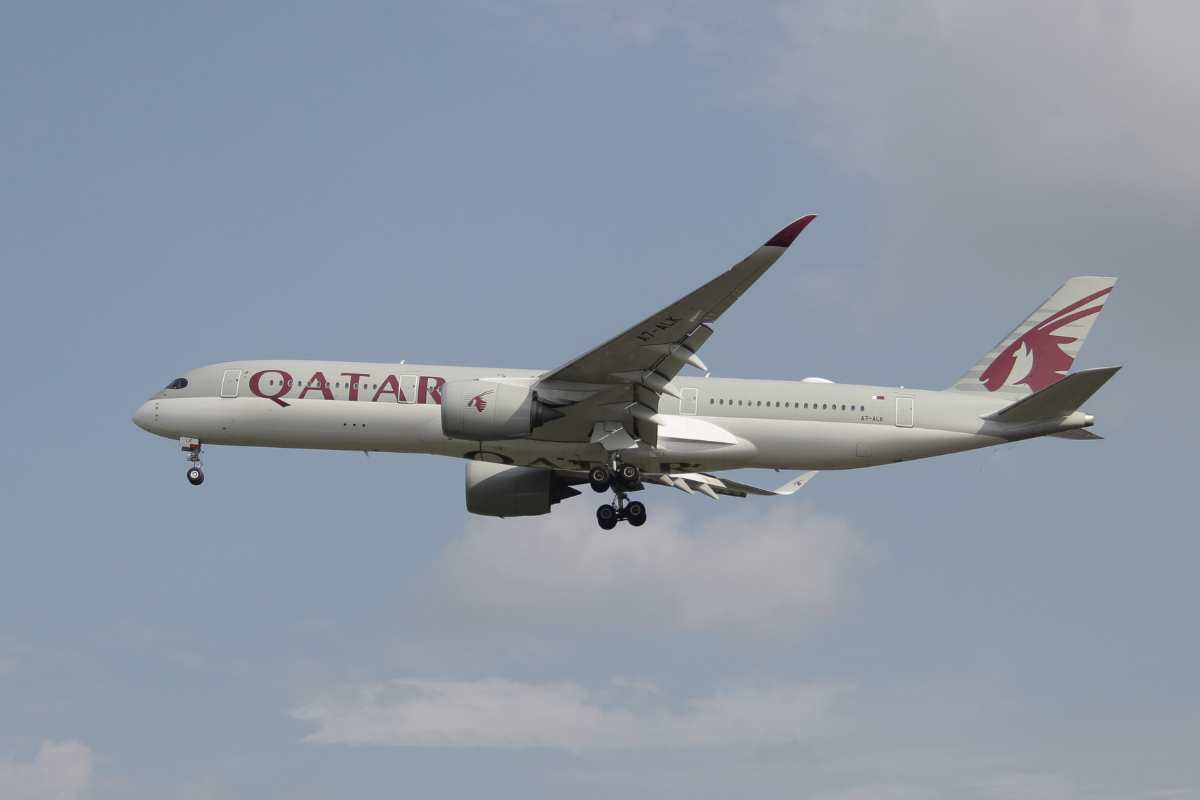 Do Qatar Airlines Provide Food? In-Flight Meals Unveiled