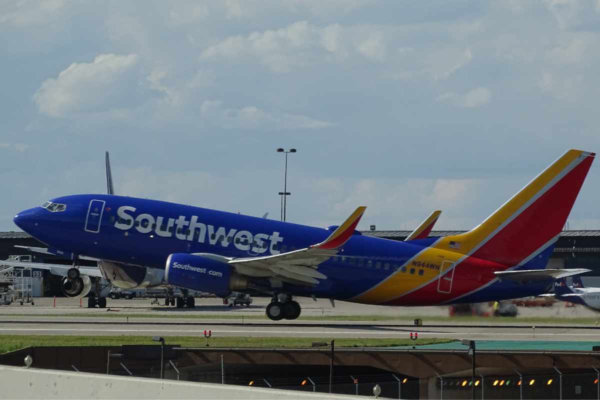 Do Southwest Airlines Provide Headphones: A Quick Facts Guide