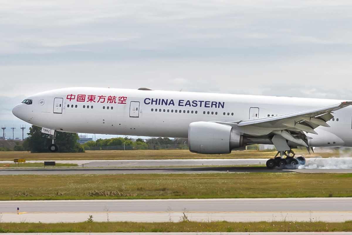 Do China Eastern Airlines Provide Headphones? Find Out Here