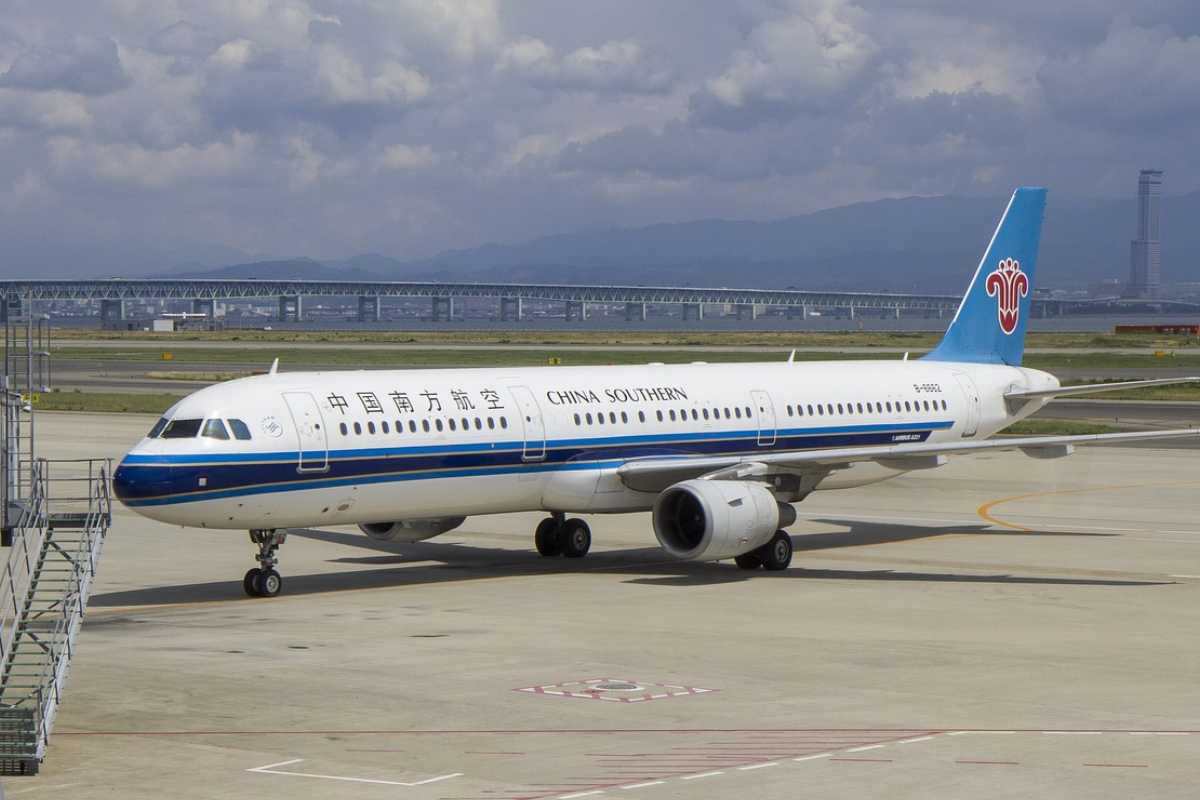 Do China Southern Airlines Provide Headphones? Essential Flight Info