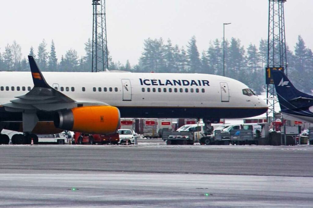 How Big are Icelandair Seats