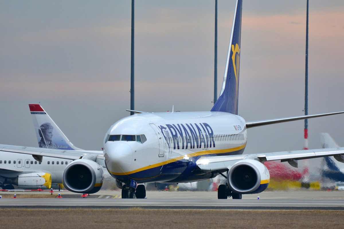 Can You Take a Skateboard as Hand Luggage on Ryanair: Essential Guide
